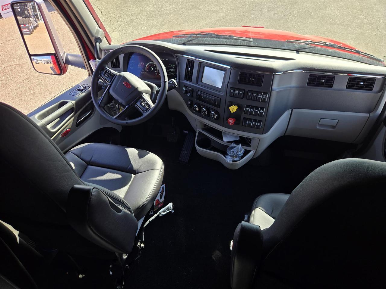 2027 Peterbilt 579 80" Double Bunk Ultraloft South St. Paul MN