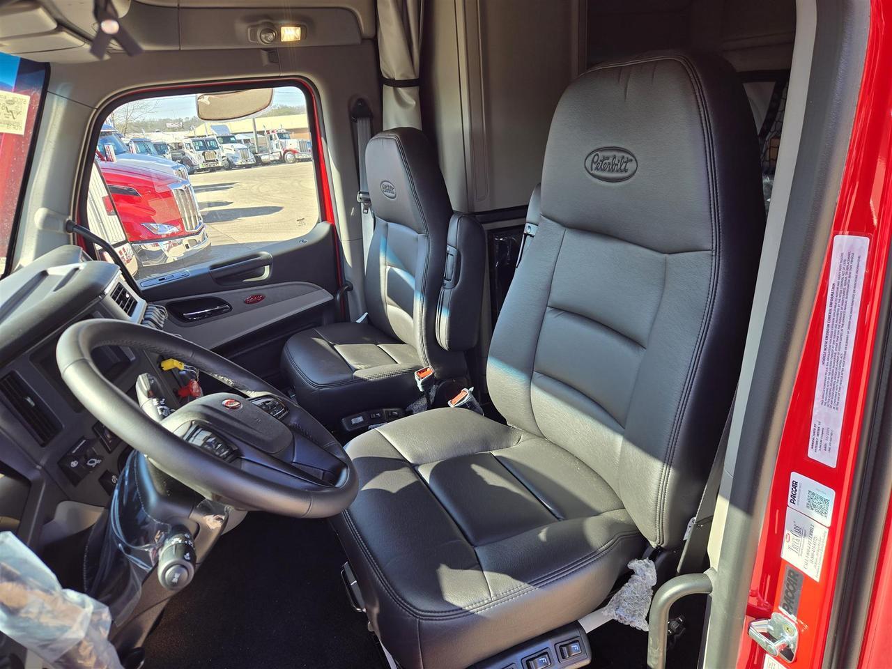 2027 Peterbilt 579 80" Double Bunk Ultraloft South St. Paul MN