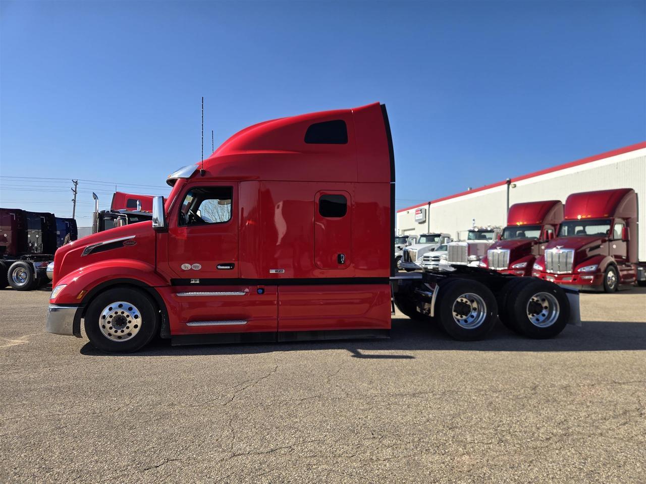 2027 Peterbilt 579 80" Double Bunk Ultraloft South St. Paul MN