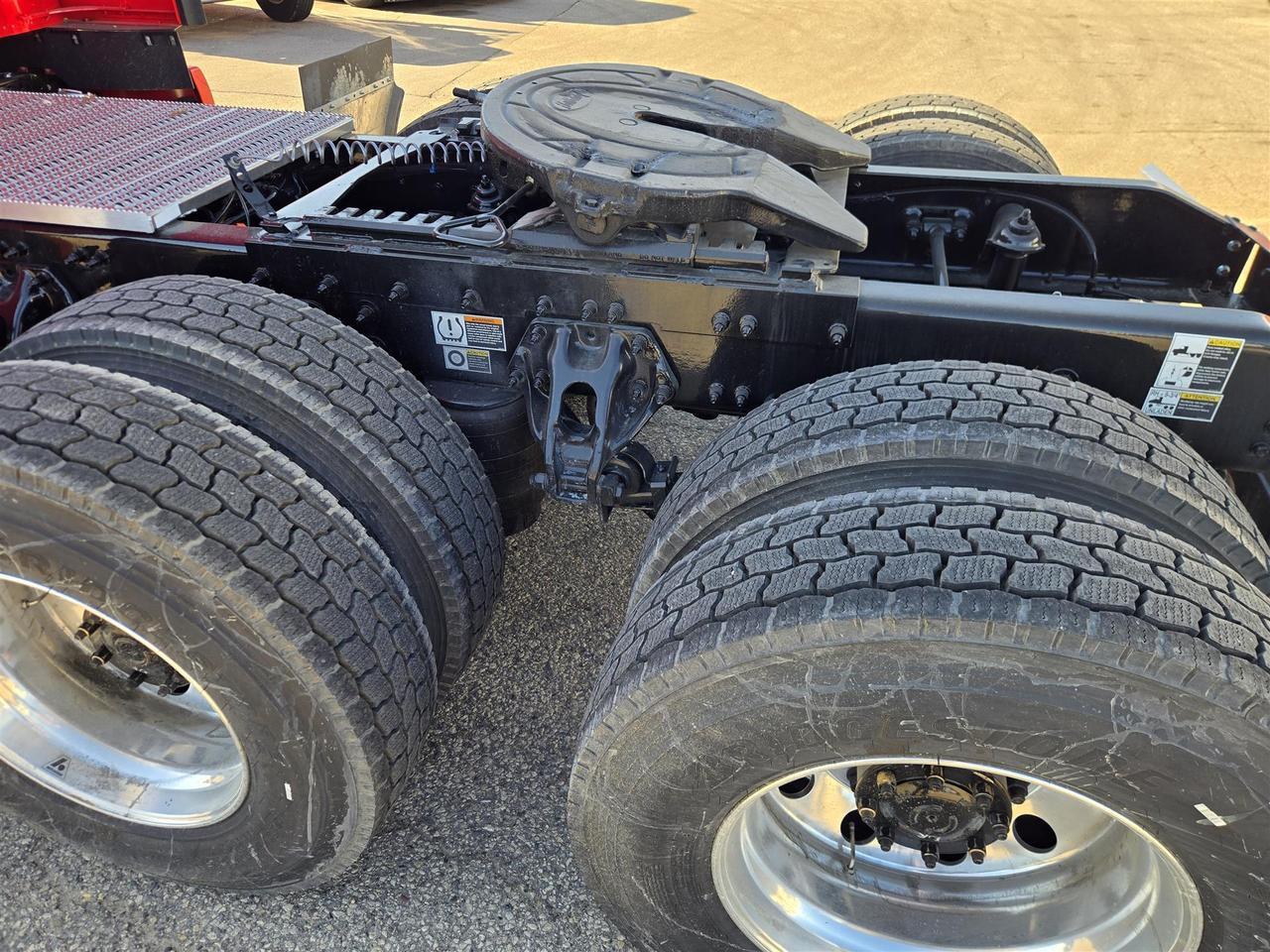 2027 Peterbilt 579 80" Double Bunk Ultraloft South St. Paul MN