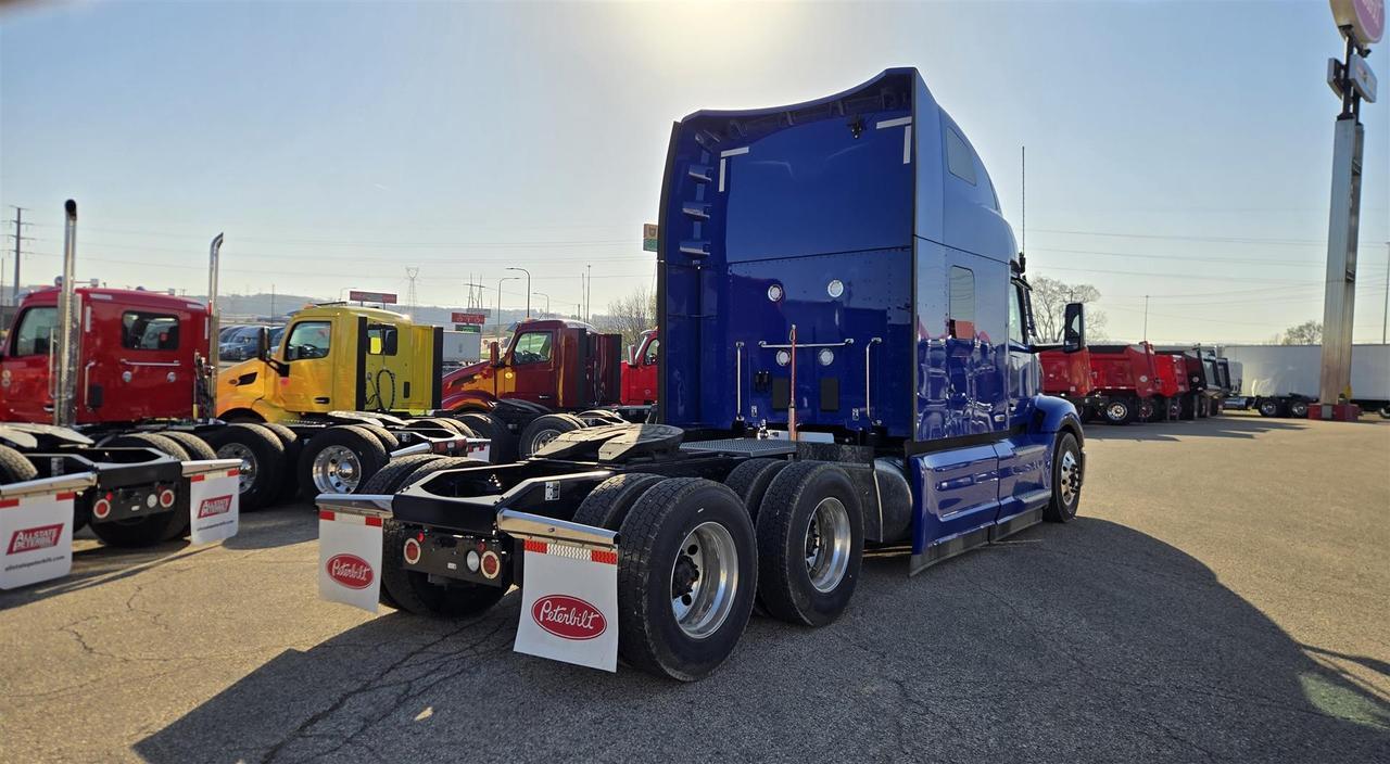2027 Peterbilt 579 80" Double Bunk Ultraloft South St. Paul MN