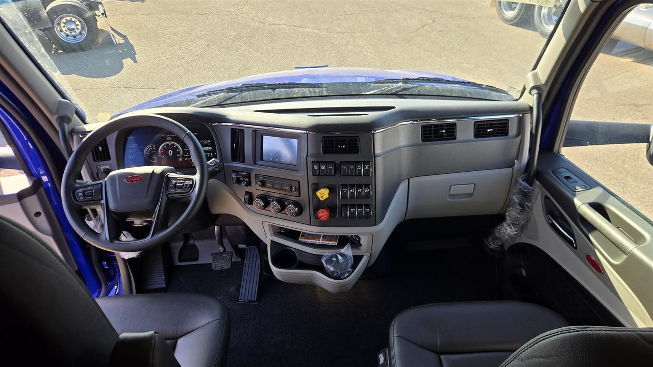 2027 Peterbilt 579 80" Double Bunk Ultraloft South St. Paul MN