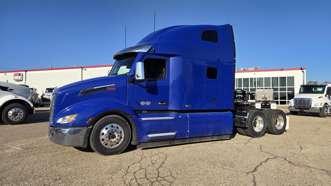 2027 Peterbilt 579 80" Double Bunk Ultraloft South St. Paul MN