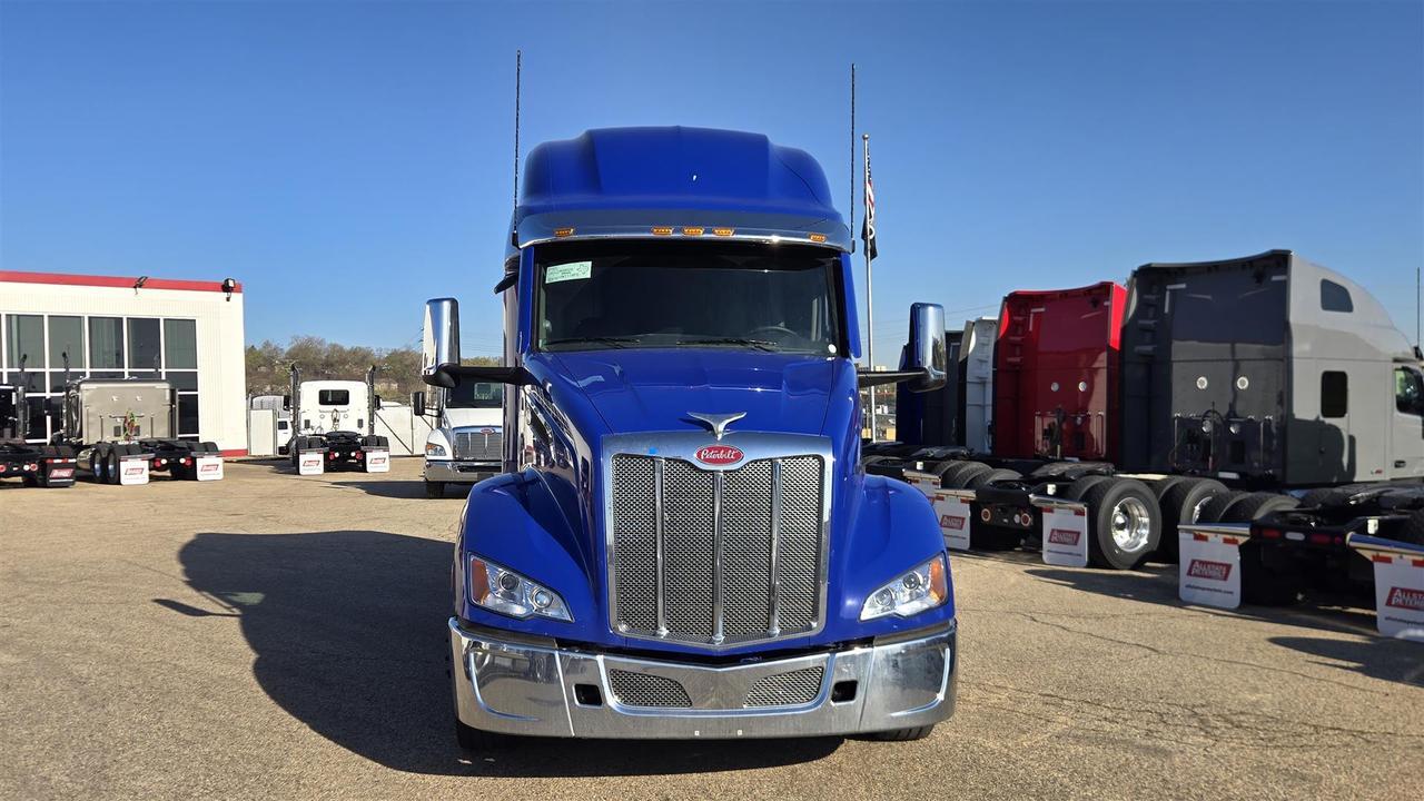 2027 Peterbilt 579 Sleeper