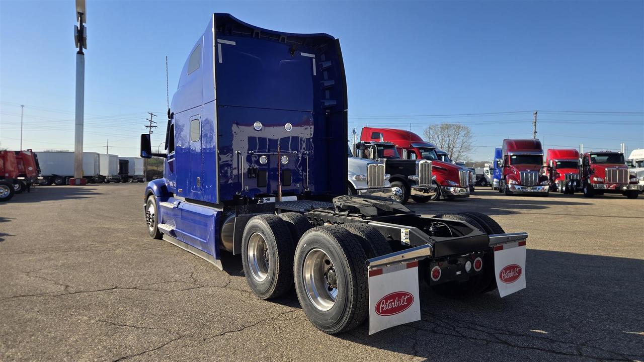 2027 Peterbilt 579 80" Double Bunk Ultraloft South St. Paul MN
