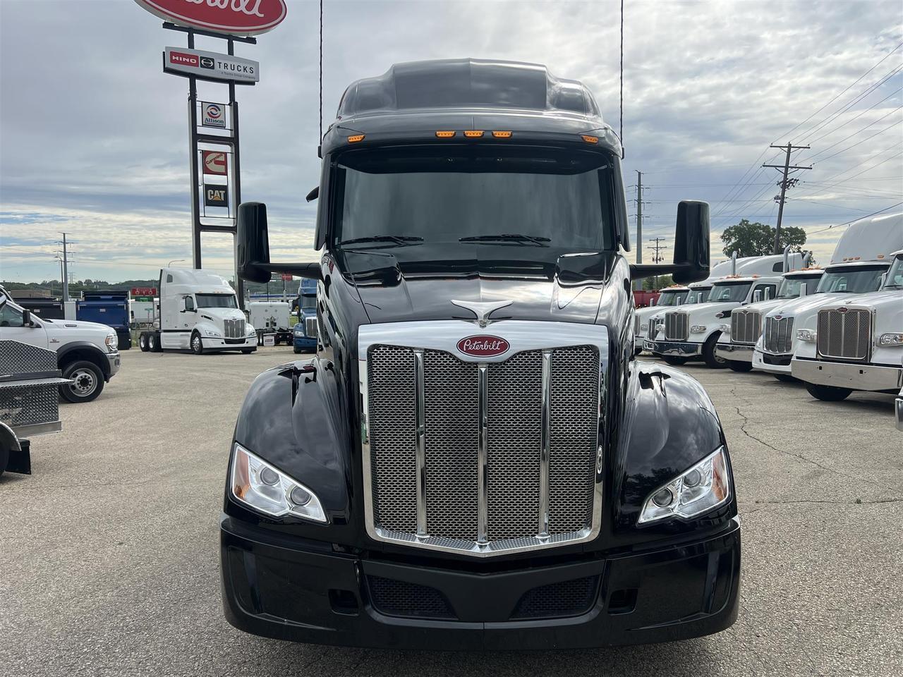 2027 Peterbilt 579 Sleeper