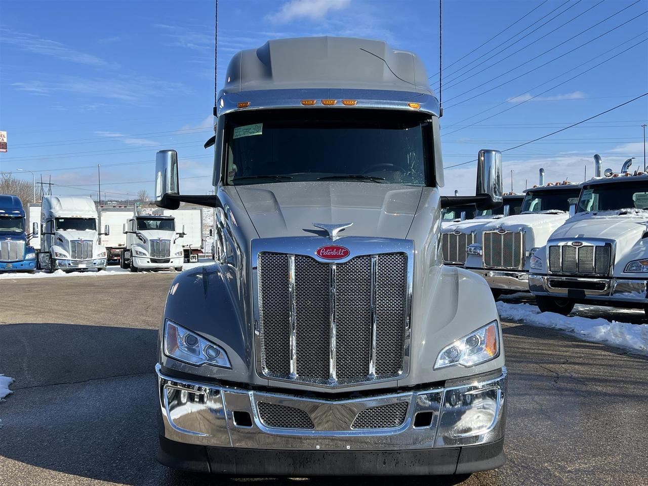 2027 Peterbilt 579