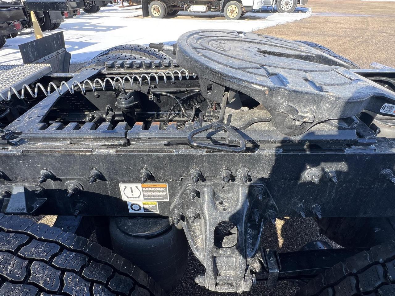 2027 Peterbilt 579 - image 11