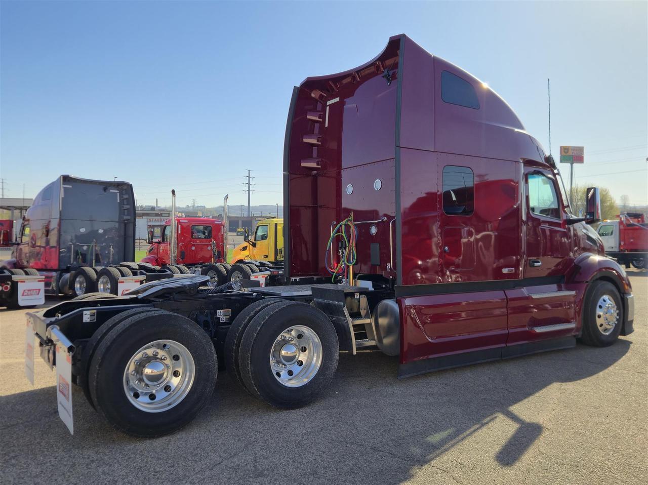 2027 Peterbilt 579 80" Double Bunk Ultraloft South St. Paul MN
