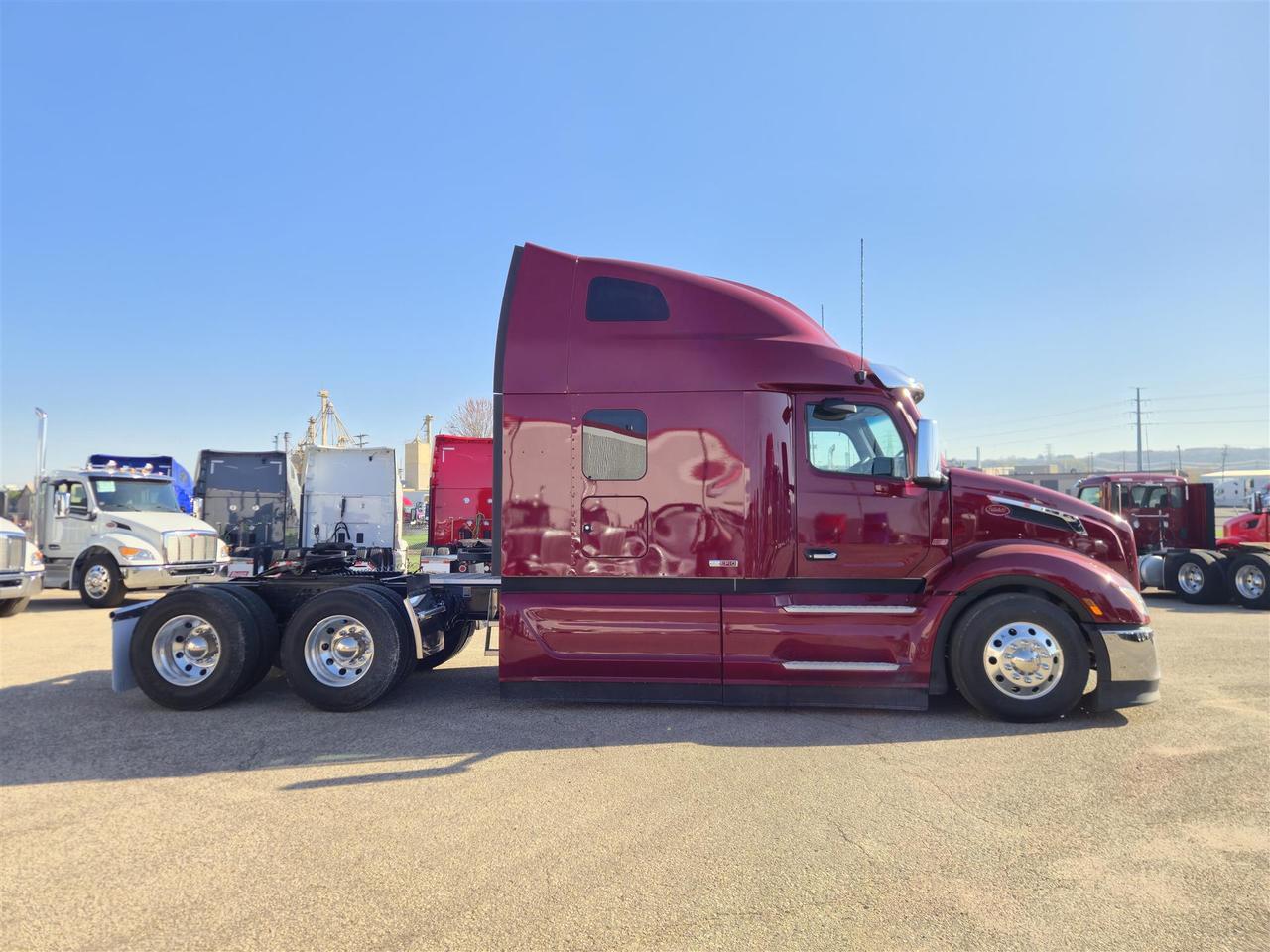 2027 Peterbilt 579 80" Double Bunk Ultraloft South St. Paul MN