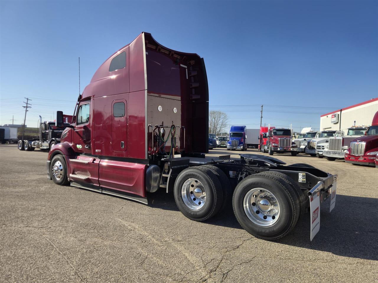2027 Peterbilt 579 80" Double Bunk Ultraloft South St. Paul MN