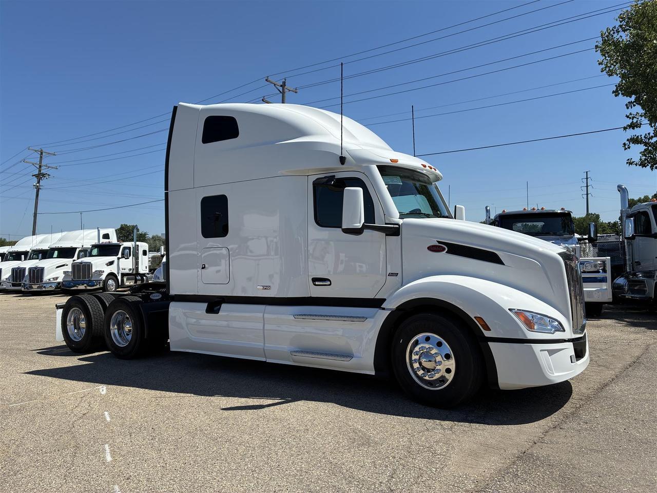 2027 Peterbilt 579 80" Double Bunk Ultraloft South St. Paul MN