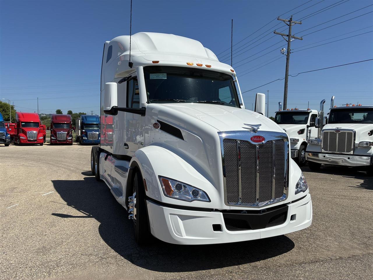 2027 Peterbilt 579 80" Double Bunk Ultraloft South St. Paul MN