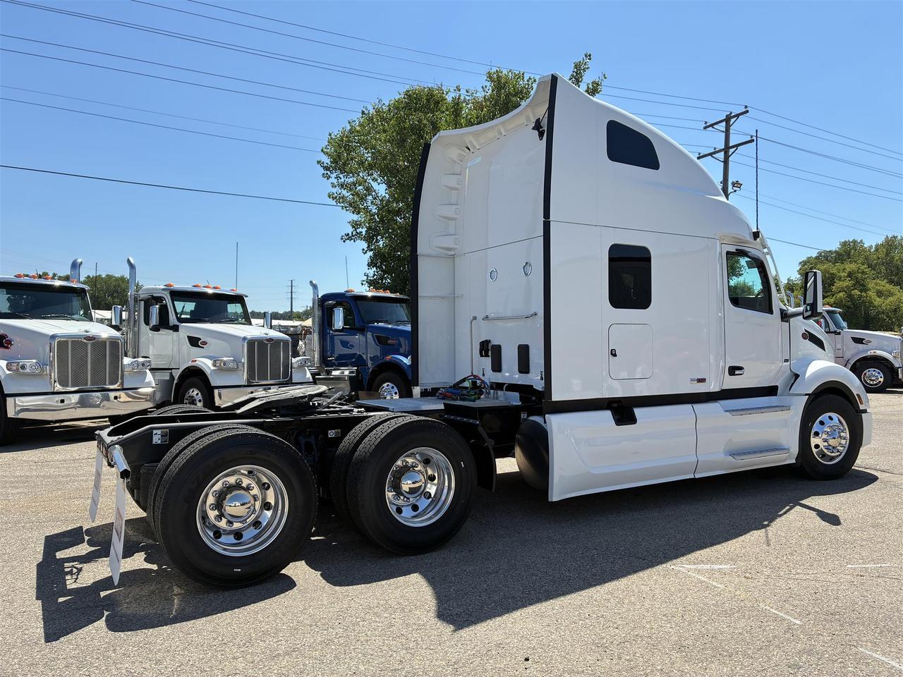 2027 Peterbilt 579 80" Double Bunk Ultraloft South St. Paul MN