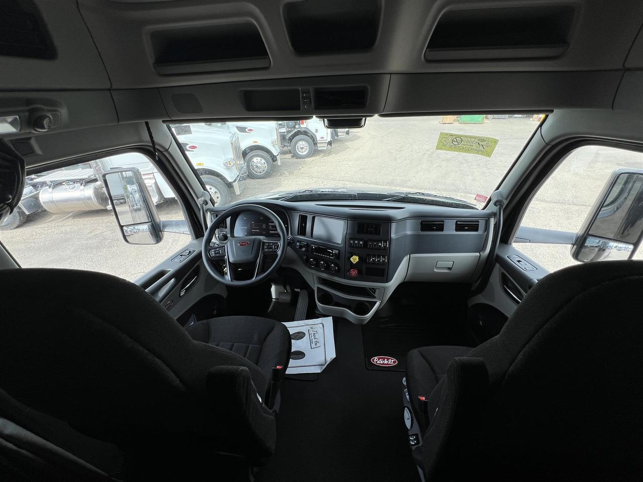 2027 Peterbilt 579 80" Double Bunk Ultraloft South St. Paul MN