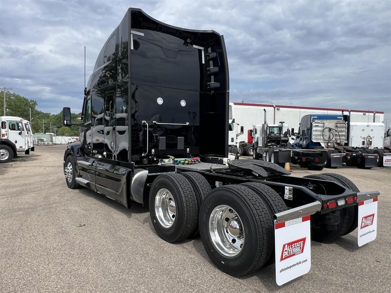 2027 Peterbilt 579 80" Double Bunk Ultraloft South St. Paul MN