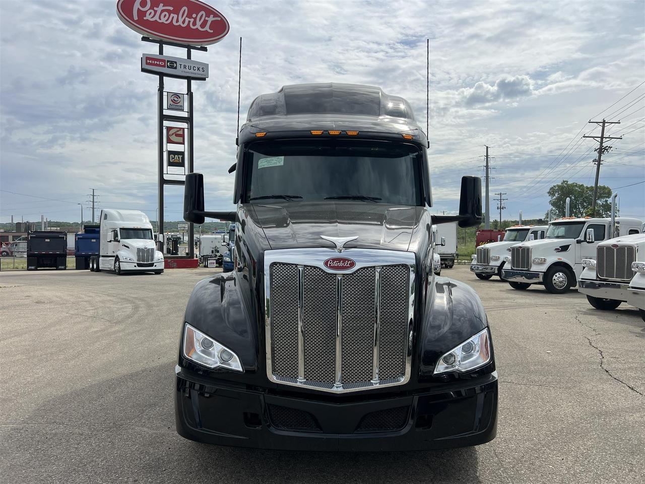 2027 Peterbilt 579 Sleeper