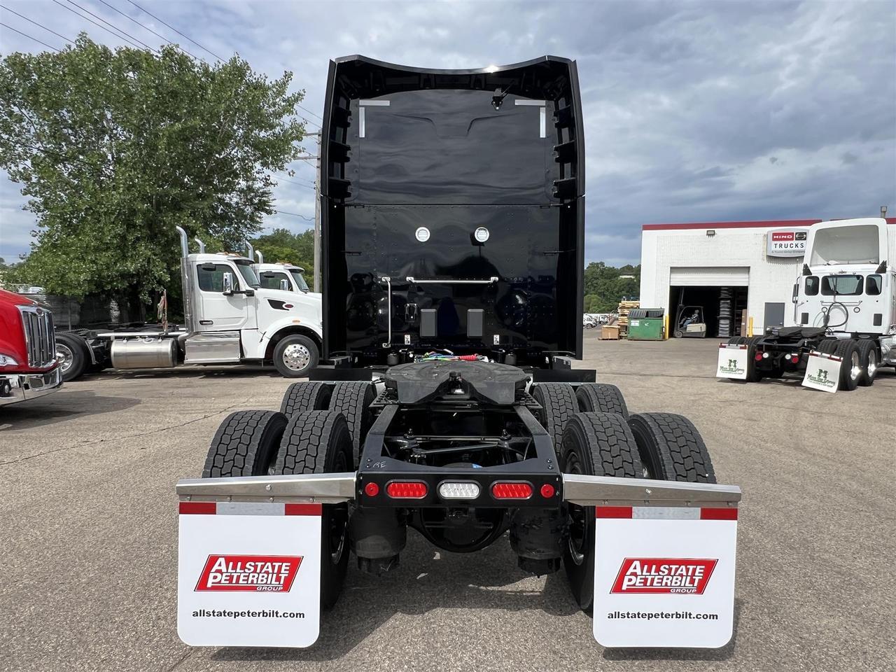 2027 Peterbilt 579 80" Double Bunk Ultraloft South St. Paul MN
