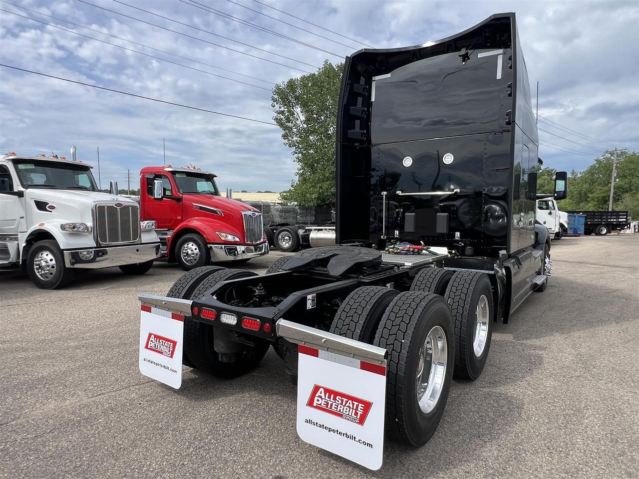 2027 Peterbilt 579 80" Double Bunk Ultraloft South St. Paul MN