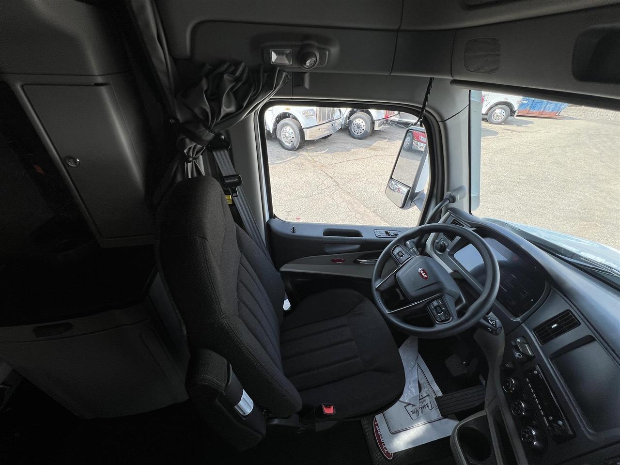 2027 Peterbilt 579 80" Double Bunk Ultraloft South St. Paul MN