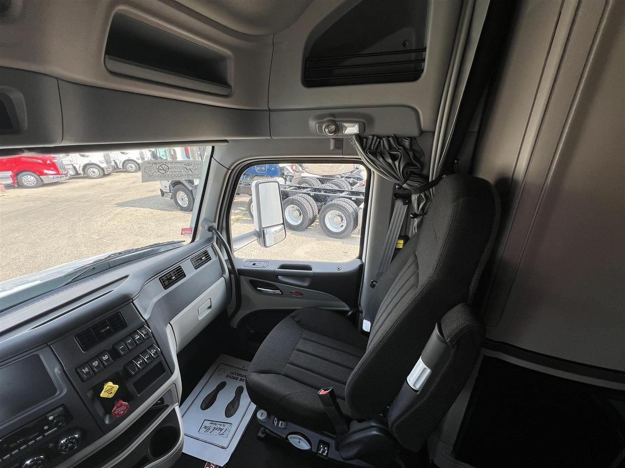 2027 Peterbilt 579 80" Double Bunk Ultraloft South St. Paul MN