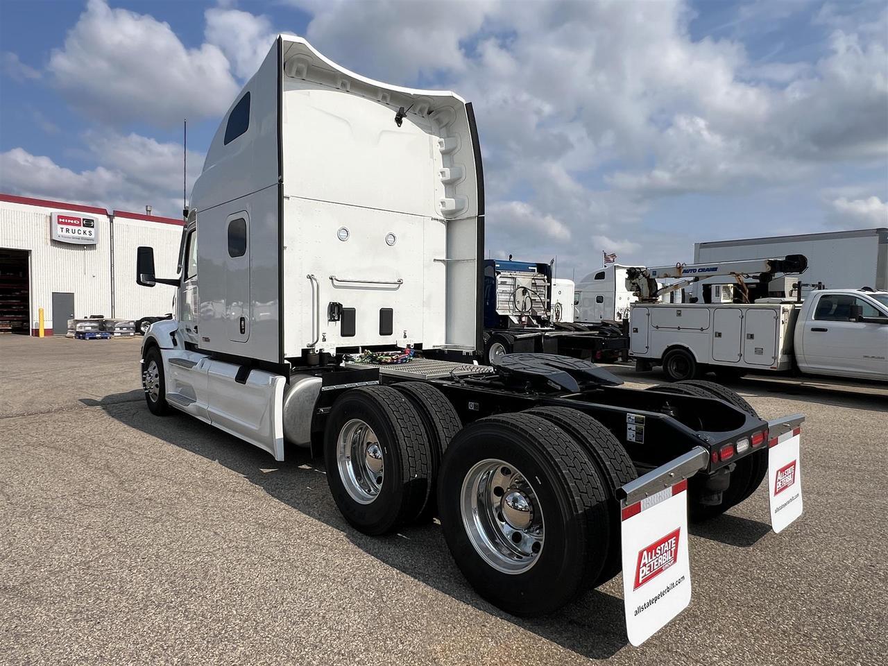 2027 Peterbilt 579 80" Double Bunk Ultraloft South St. Paul MN