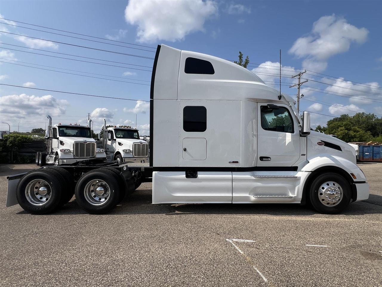 2027 Peterbilt 579 80" Double Bunk Ultraloft South St. Paul MN