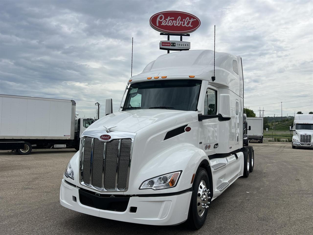 2027 Peterbilt 579 Sleeper