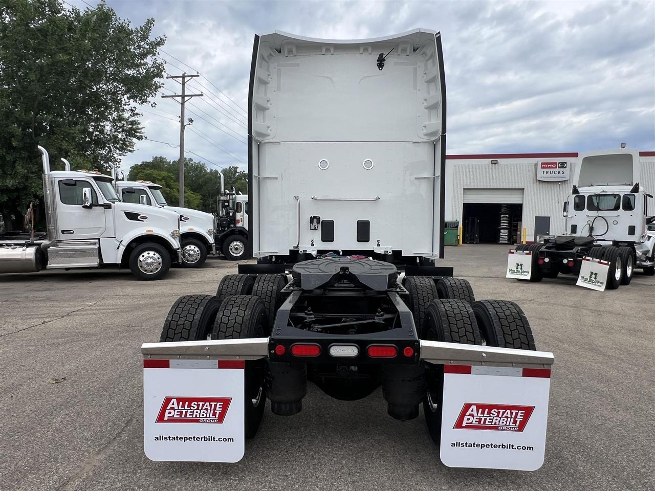 2027 Peterbilt 579 80" Double Bunk Ultraloft South St. Paul MN
