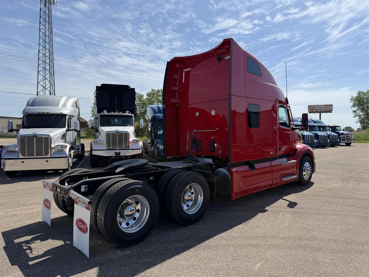 2027 Peterbilt 579 80" Double Bunk Ultraloft South St. Paul MN