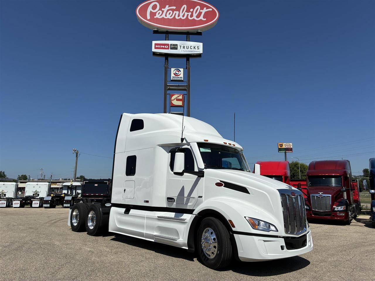 2027 Peterbilt 579 80" Double Bunk Ultraloft South St. Paul MN