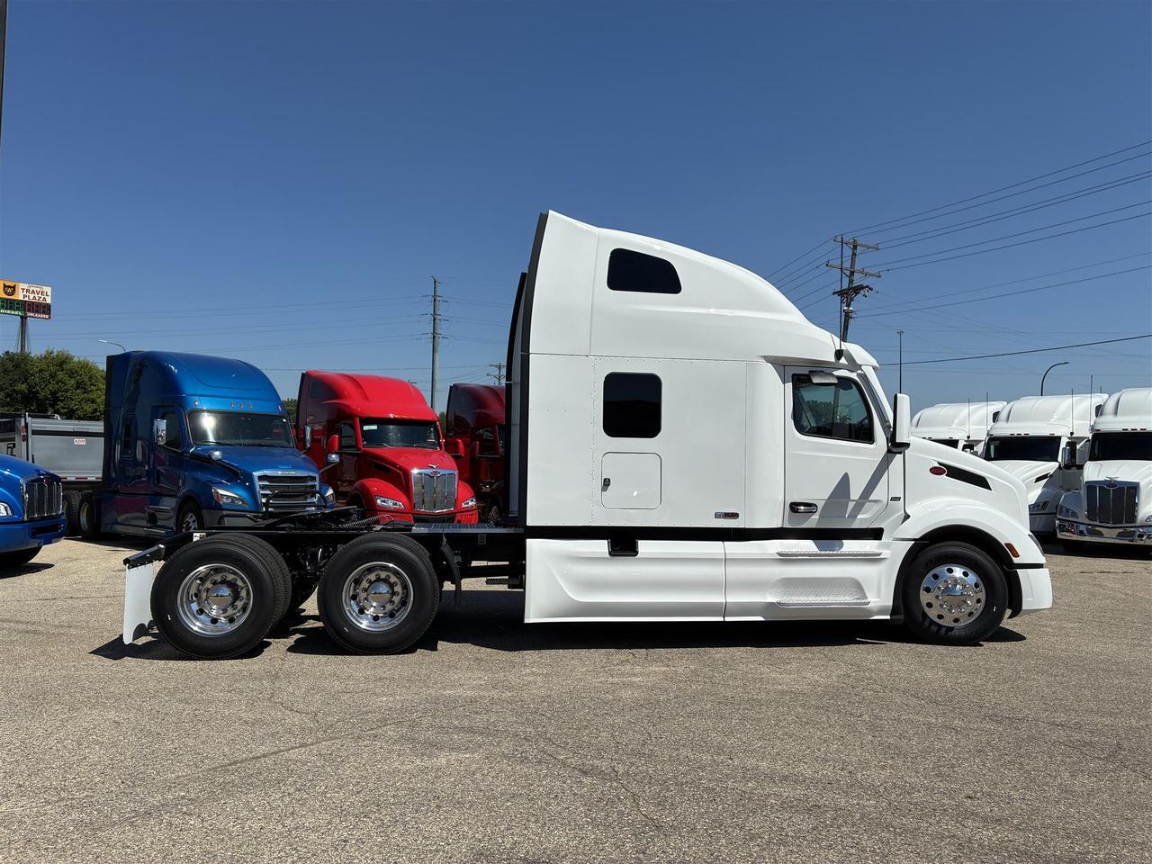 2027 Peterbilt 579 80" Double Bunk Ultraloft South St. Paul MN