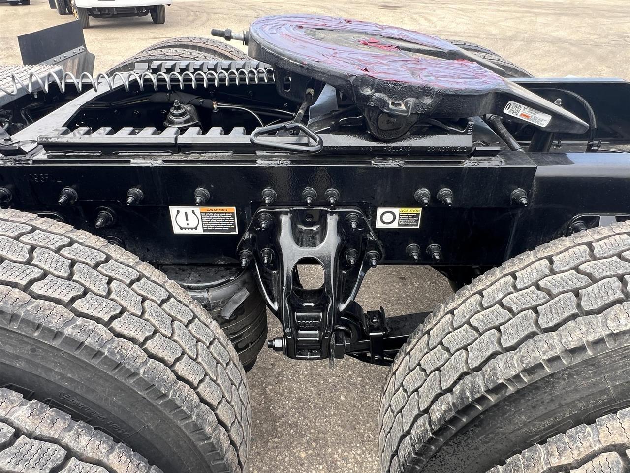 2027 Peterbilt 579 - image 8