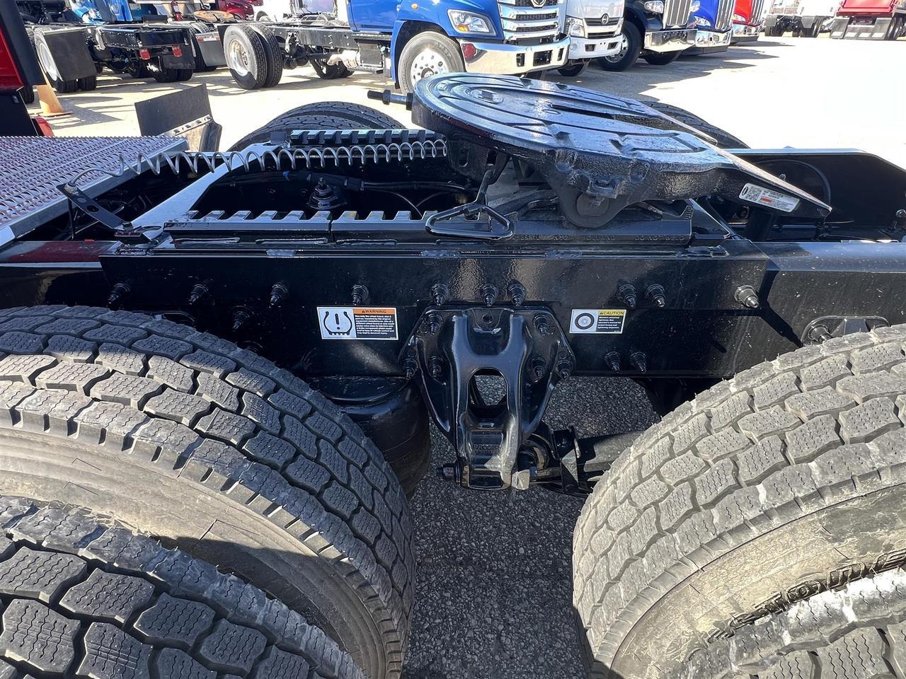 2027 Peterbilt 579 - image 10