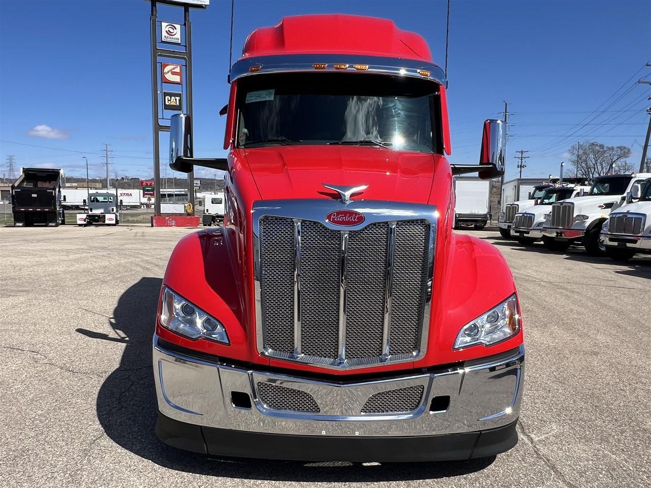 2027 Peterbilt 579 - image 3