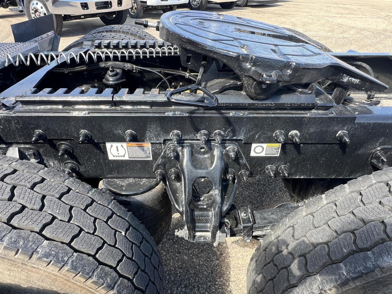 2027 Peterbilt 579 - image 10