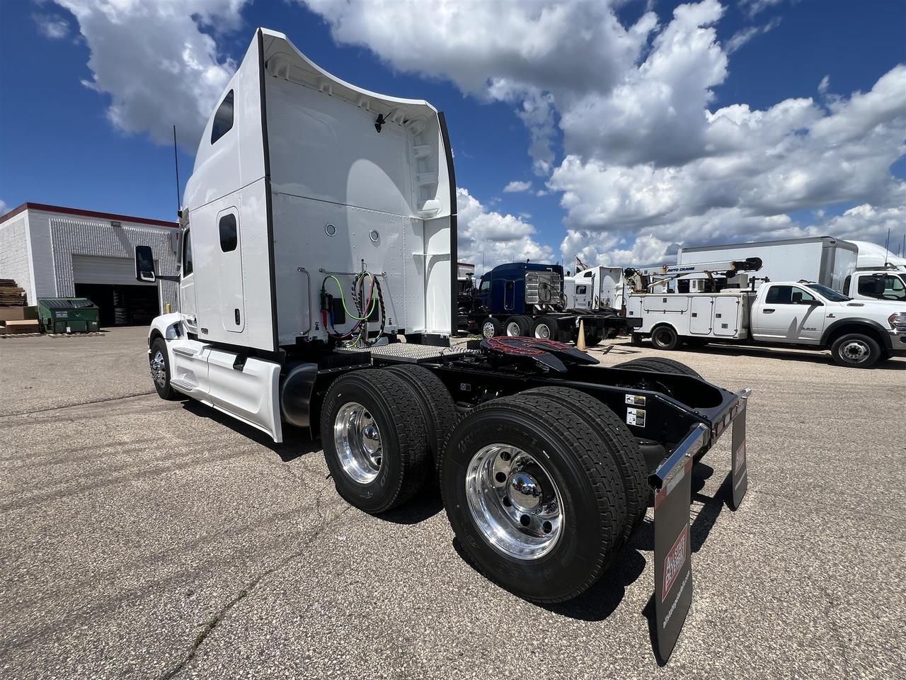 2027 Peterbilt 579 Sleeper