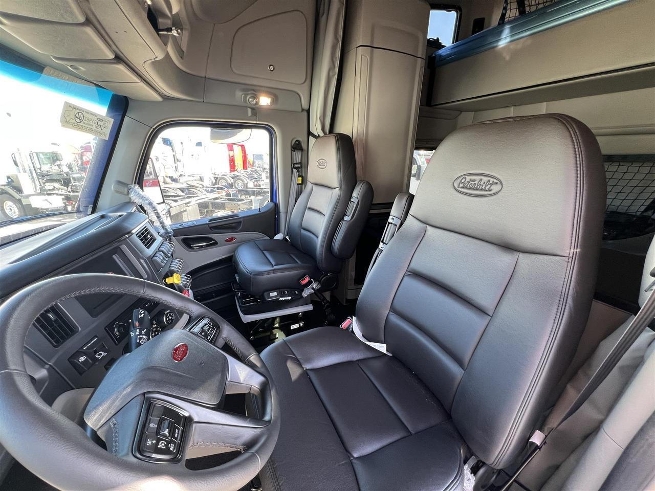 2027 Peterbilt 579 80" Double Bunk Ultraloft South St. Paul MN