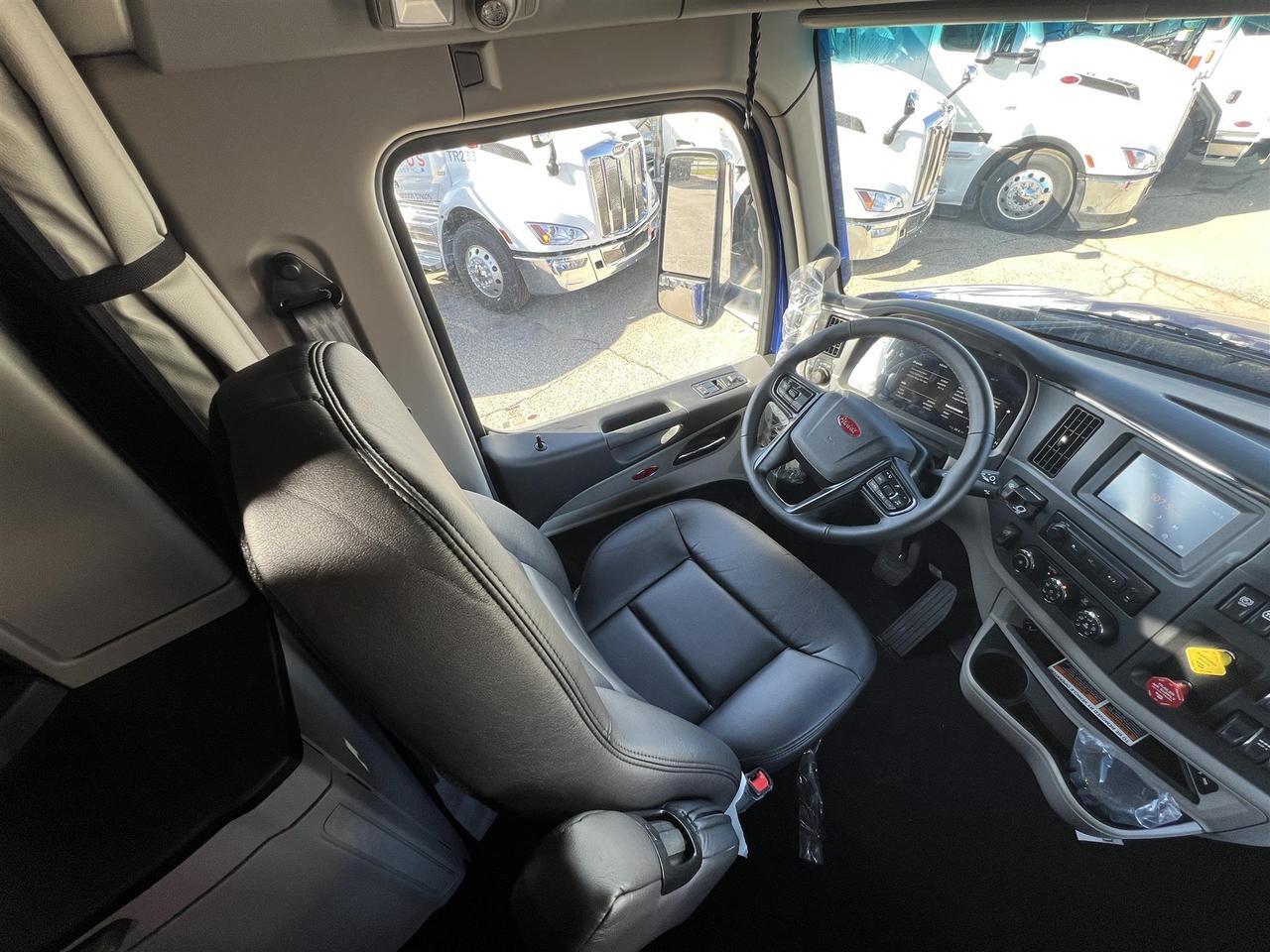 2027 Peterbilt 579 80" Double Bunk Ultraloft South St. Paul MN