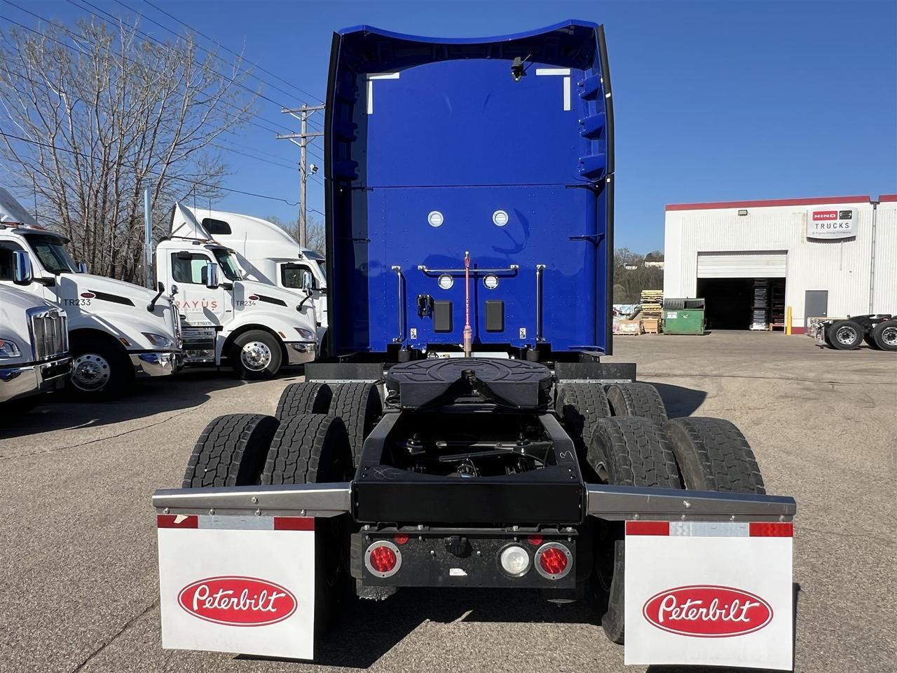 2027 Peterbilt 579 80" Double Bunk Ultraloft South St. Paul MN