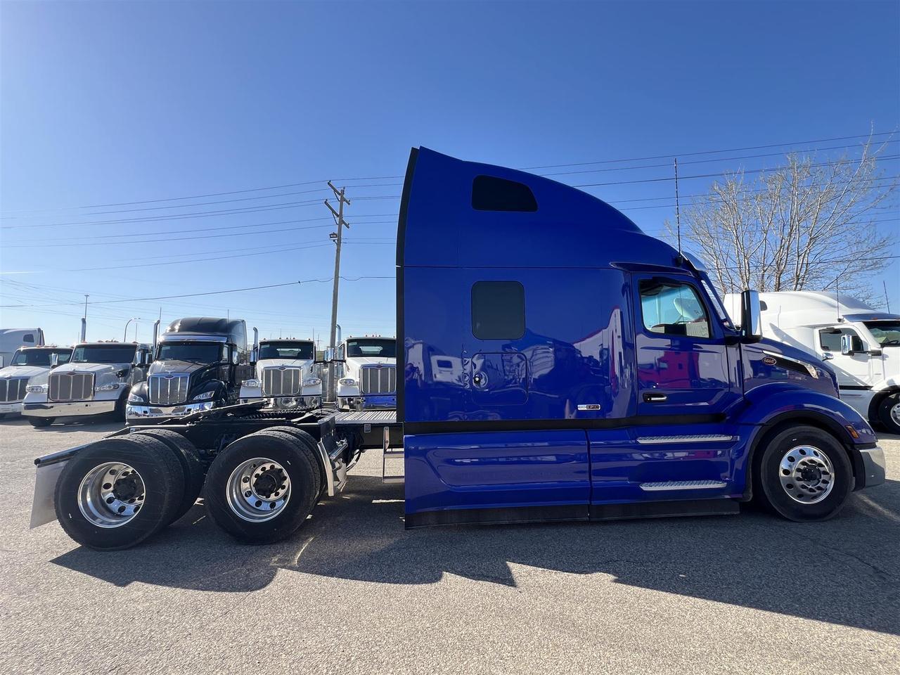 2027 Peterbilt 579 80" Double Bunk Ultraloft South St. Paul MN