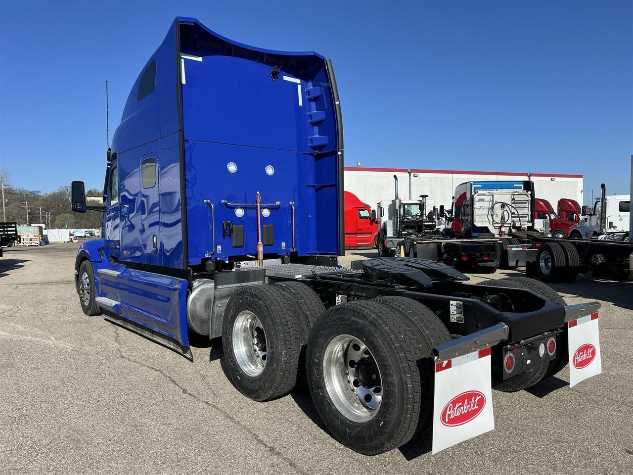 2027 Peterbilt 579 80" Double Bunk Ultraloft South St. Paul MN