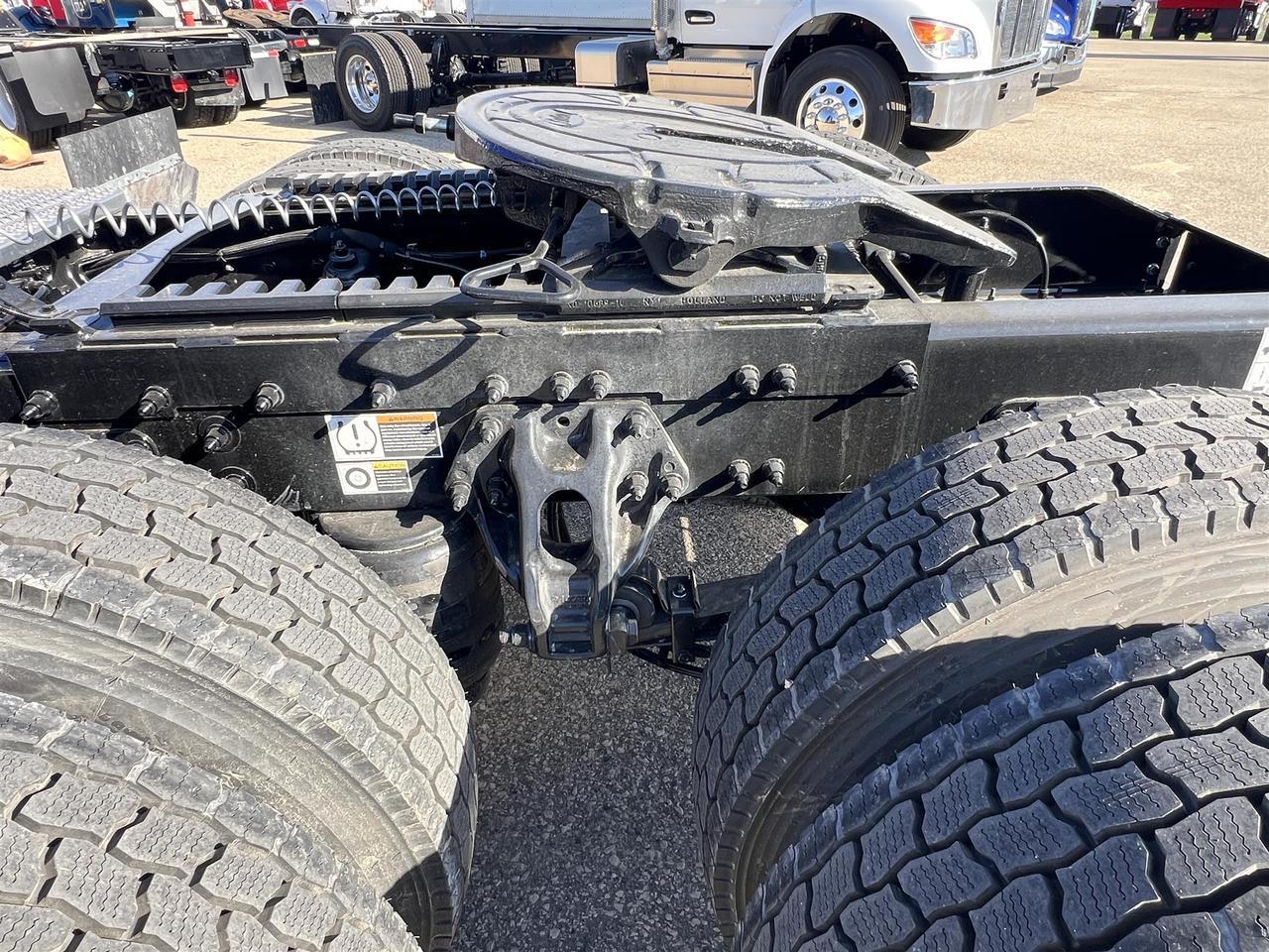 2027 Peterbilt 579 80" Double Bunk Ultraloft South St. Paul MN