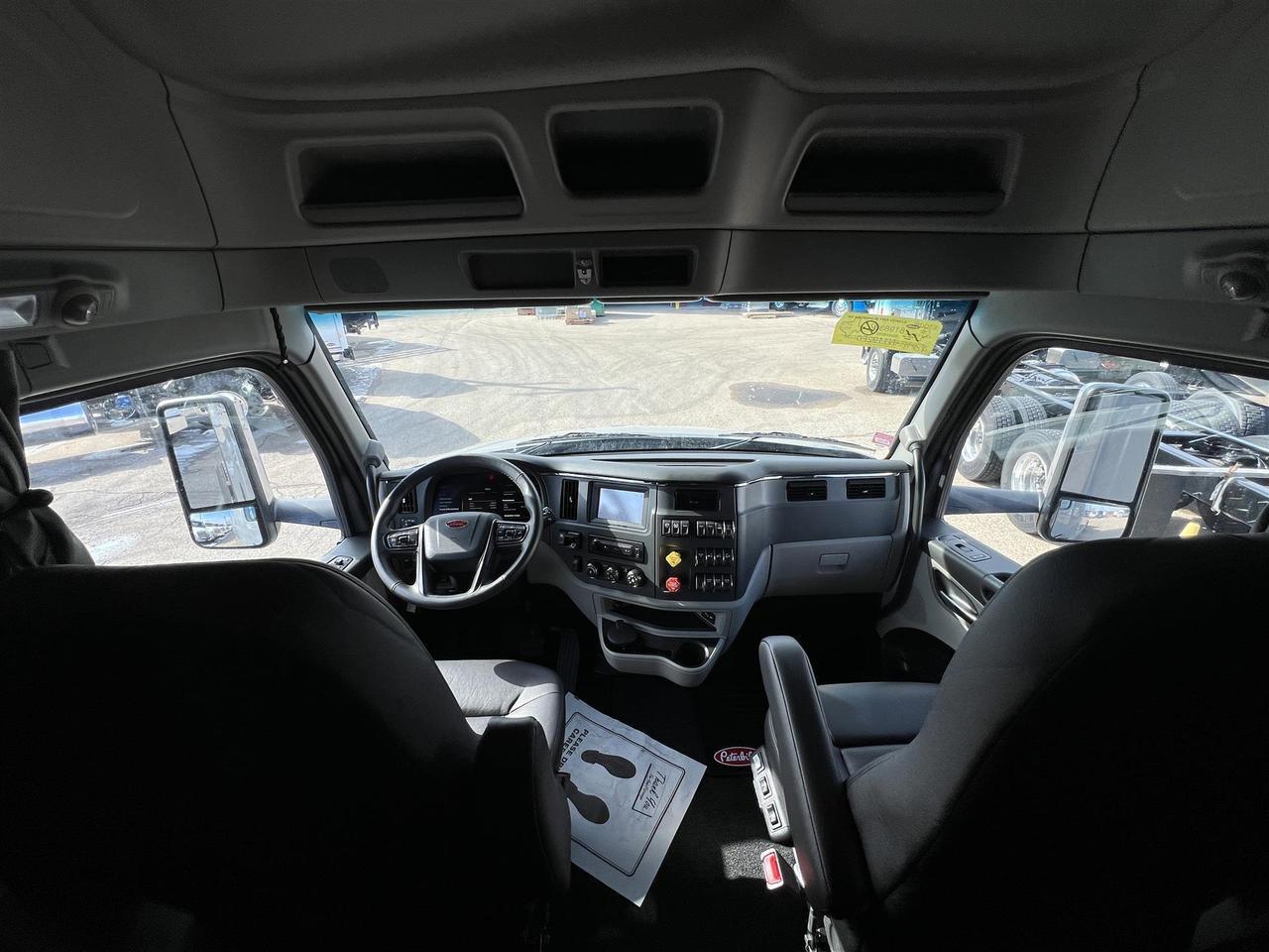 2027 Peterbilt 579 80" Double Bunk Ultraloft South St. Paul MN