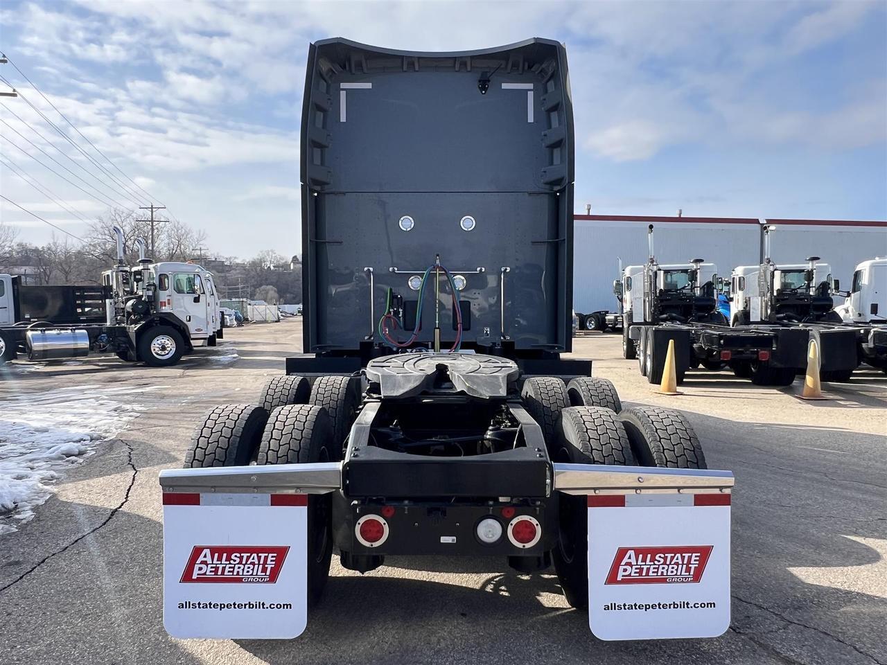 2027 Peterbilt 579 80" Double Bunk Ultraloft South St. Paul MN