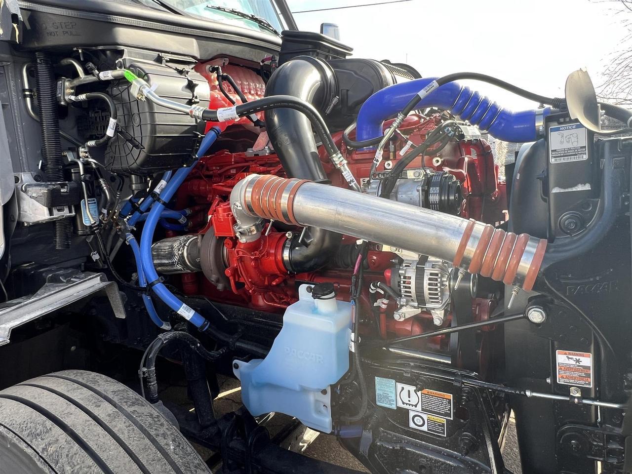 2027 Peterbilt 579 80" Double Bunk Ultraloft South St. Paul MN