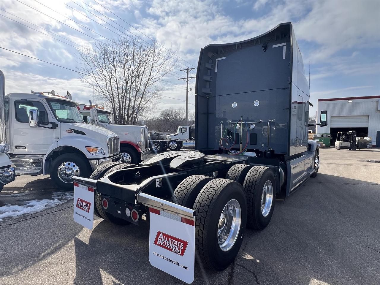 2027 Peterbilt 579 80" Double Bunk Ultraloft South St. Paul MN
