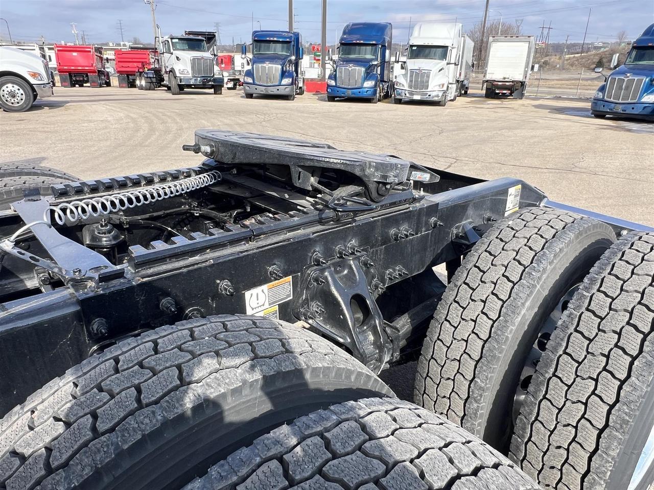 2027 Peterbilt 579 80" Double Bunk Ultraloft South St. Paul MN