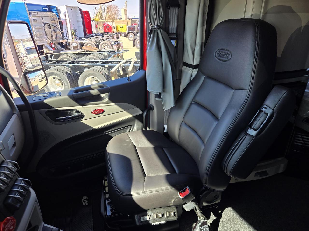 2027 Peterbilt 579 80" Double Bunk Ultraloft South St. Paul MN