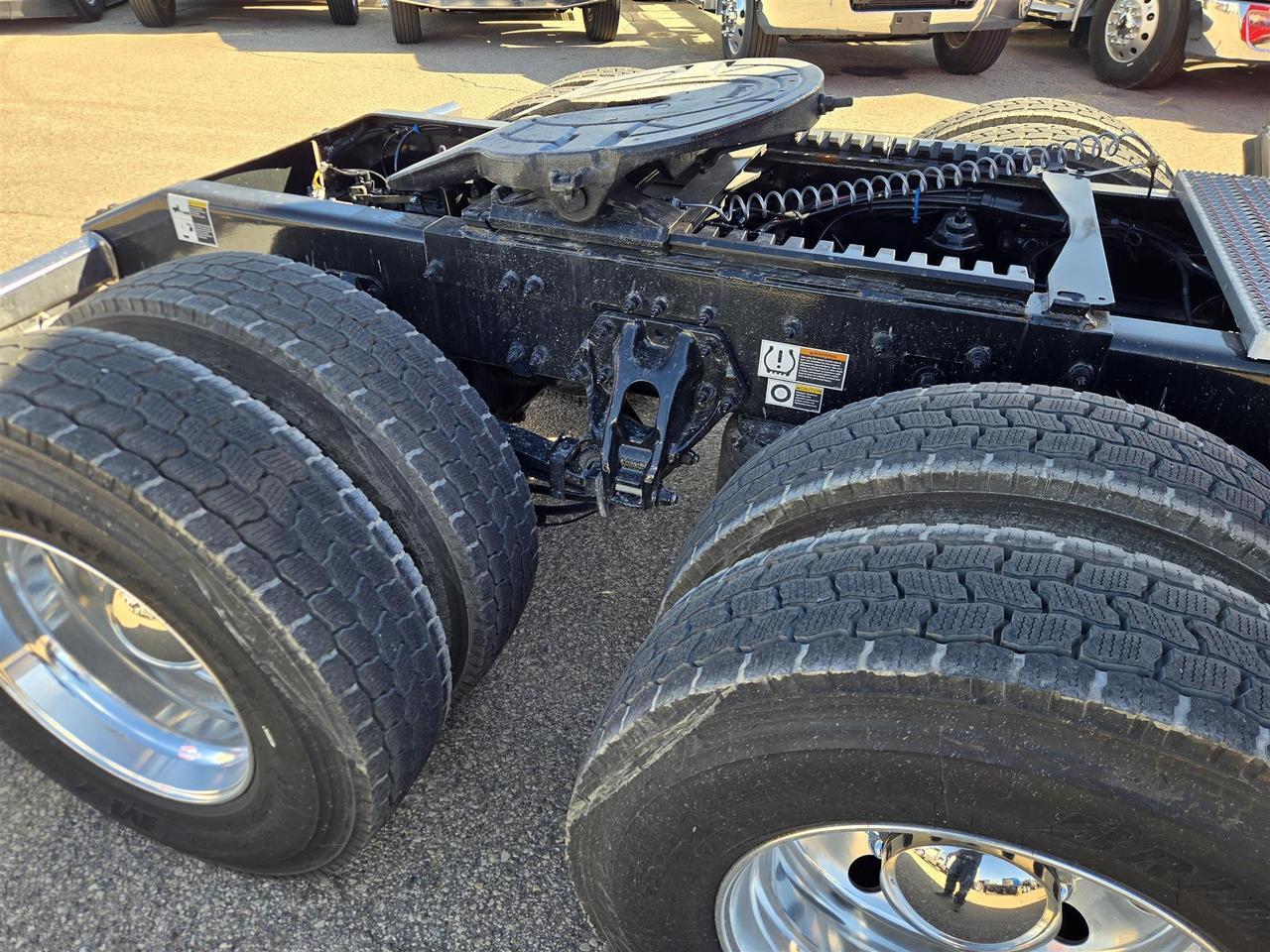 2027 Peterbilt 579 80" Double Bunk Ultraloft South St. Paul MN